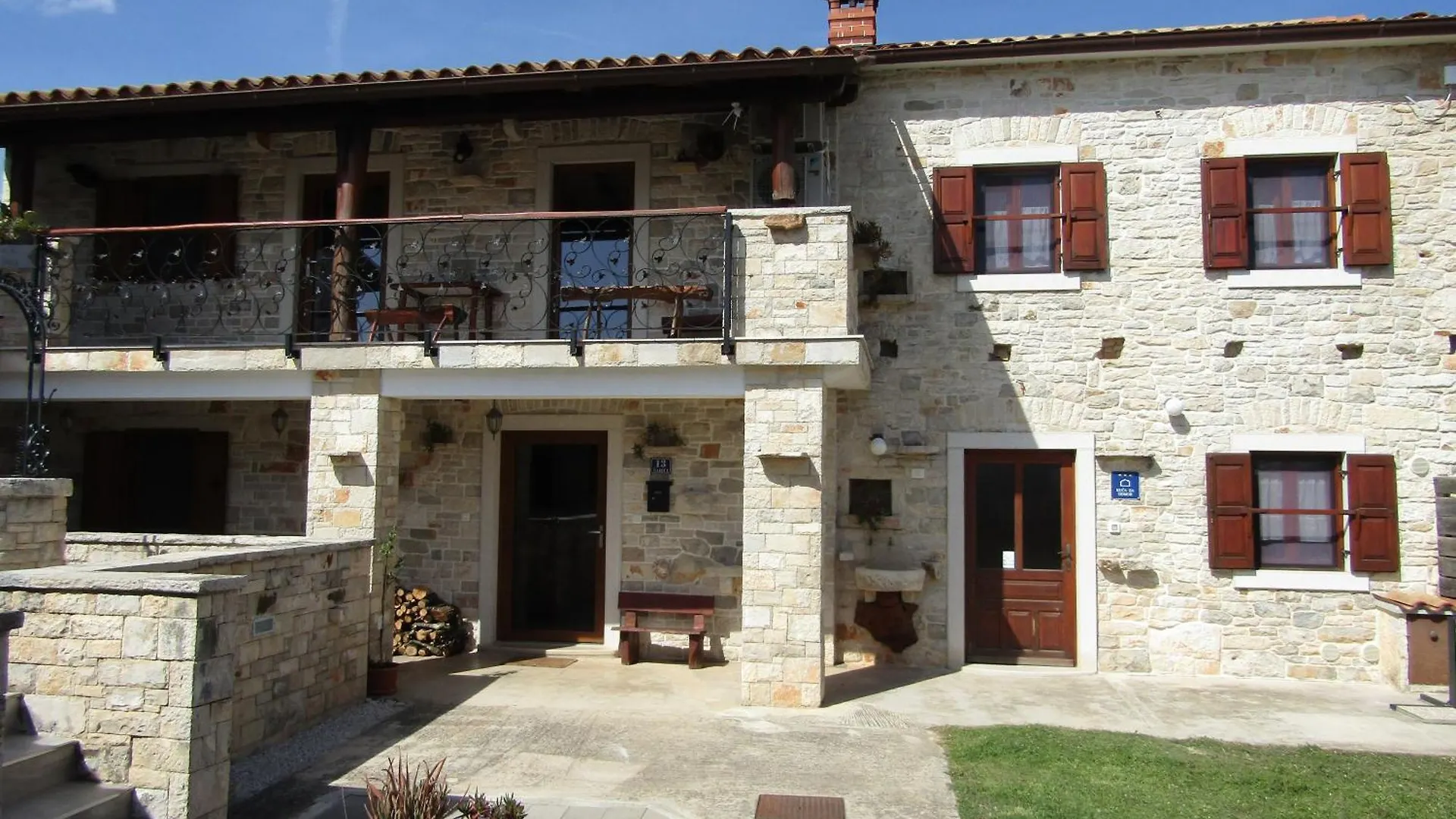 Villa Sartori contacts